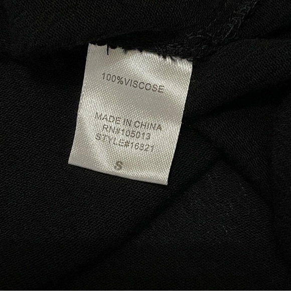 Andrée by Unit Women’s Floral Embroidered Black Babydoll Peasant Top Size Small - Picture 4 of 7